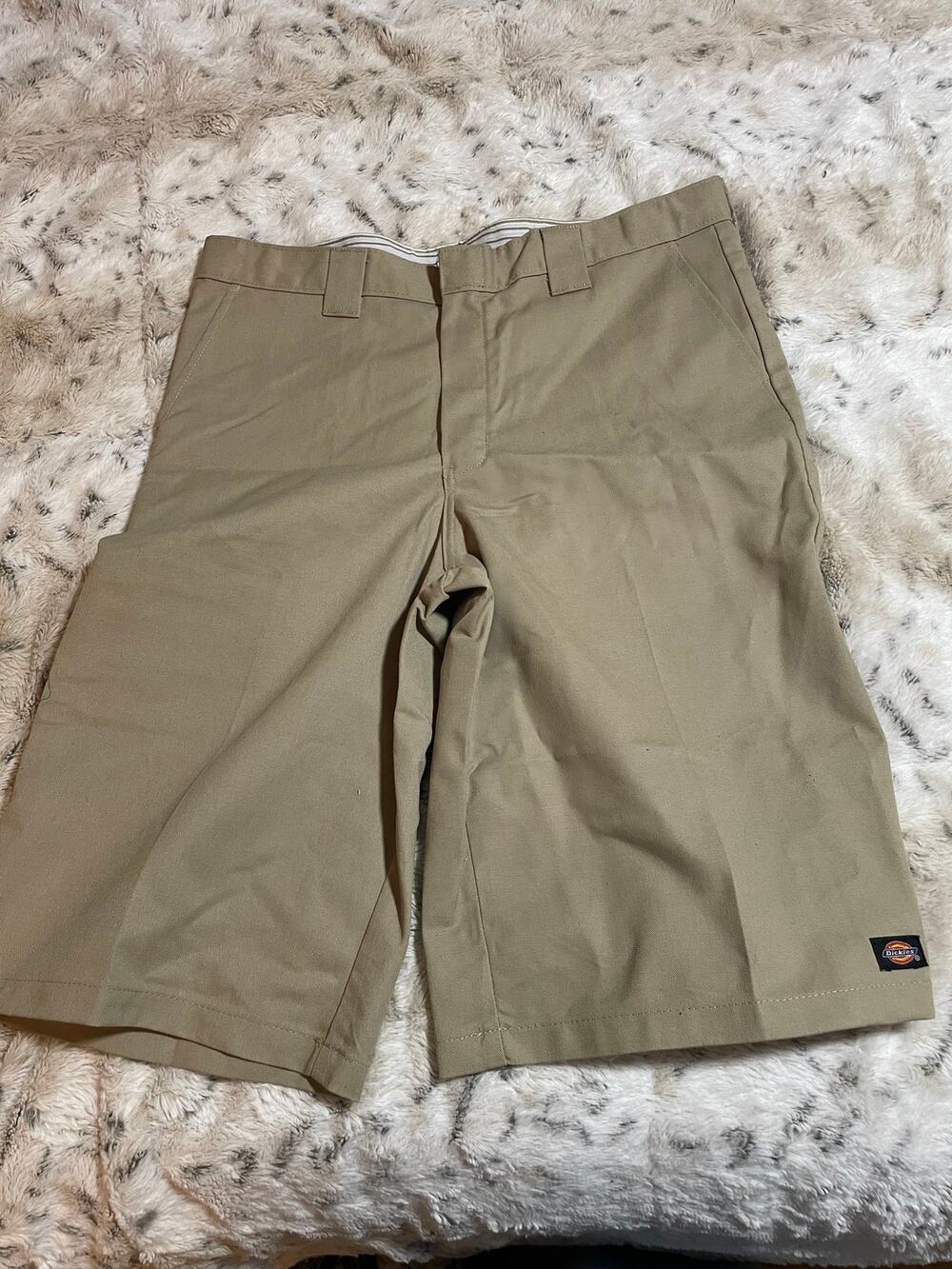 Dickies NWT tan cargo shorts size 20
